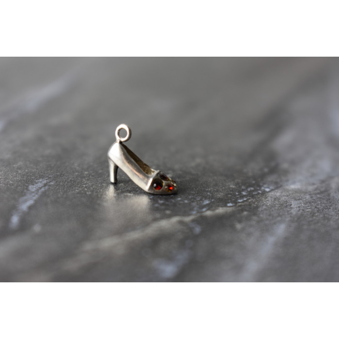 Sky Jewelry Серебряный кулон *Туфелька* с камнями Гранаты и Гелиодор