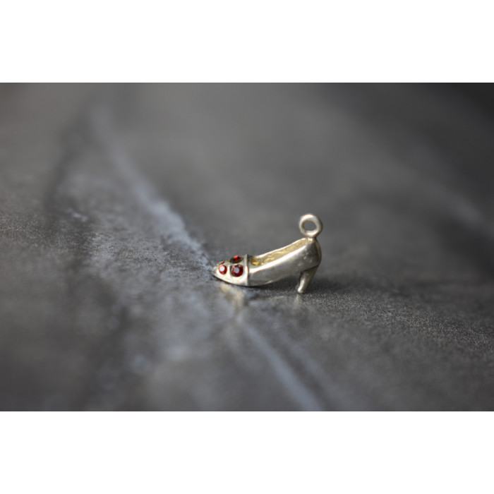 Sky Jewelry Серебряный кулон *Туфелька* с камнями Гранаты и Гелиодор