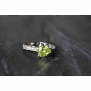 Sky Jewelry Серебряное кольцо с камнем Тсаворит (Цаворит) и фианитами