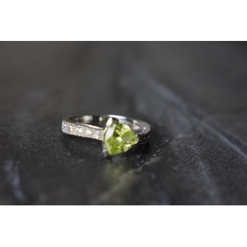 Sky Jewelry Серебряное кольцо с камнем Тсаворит (Цаворит) и фианитами