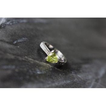 Sky Jewelry Серебряное кольцо с камнем Тсаворит (Цаворит) и фианитами