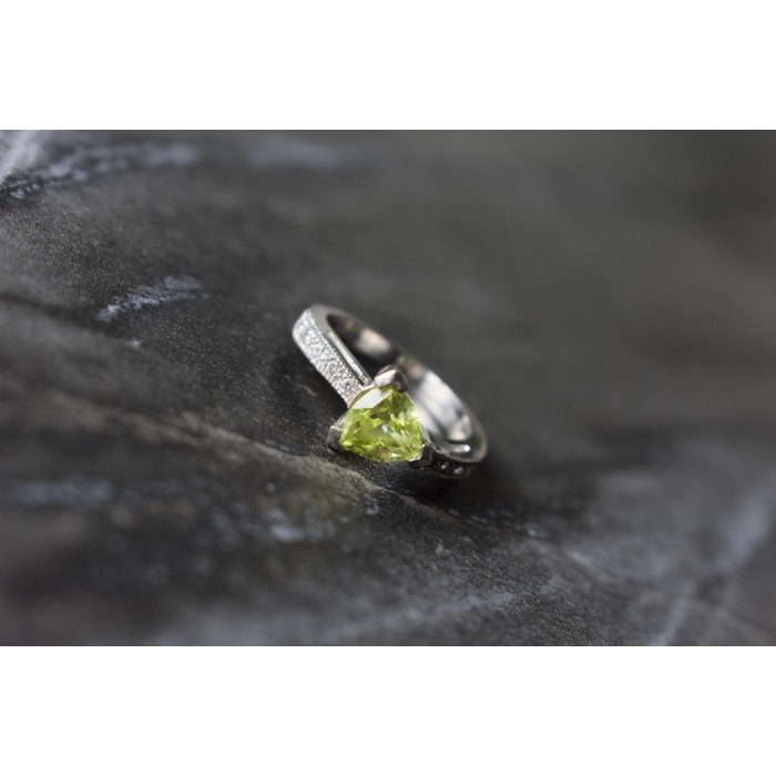 Sky Jewelry Серебряное кольцо с камнем Тсаворит (Цаворит) и фианитами