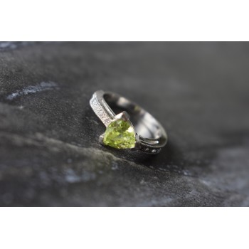 Sky Jewelry Серебряное кольцо с камнем Тсаворит (Цаворит) и фианитами