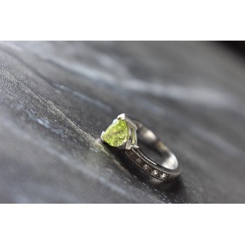 Sky Jewelry Серебряное кольцо с камнем Тсаворит (Цаворит) и фианитами