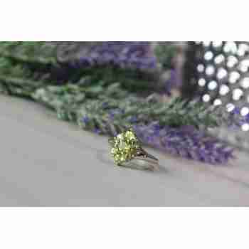 Sky Jewelry Серебряное кольцо 925 пробы с камнем Перидот / Хризолит