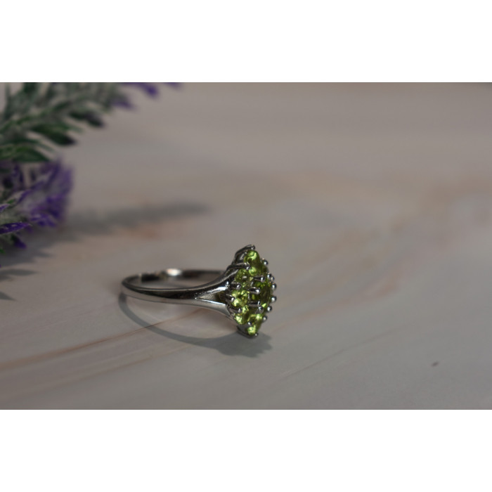 Sky Jewelry Серебряное кольцо 925 пробы с камнем Перидот / Хризолит