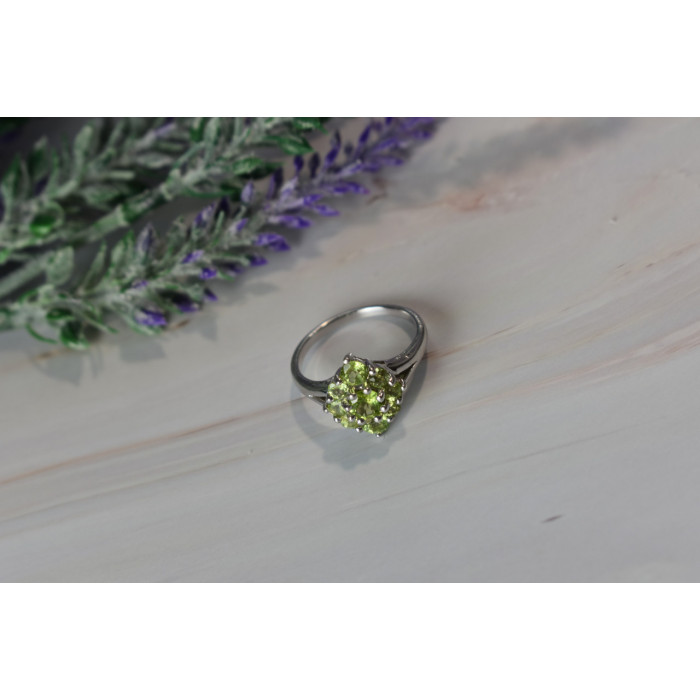 Sky Jewelry Серебряное кольцо 925 пробы с камнем Перидот / Хризолит