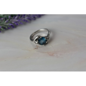 Sky Jewelry Серебряное кольцо с камнем Шпинель