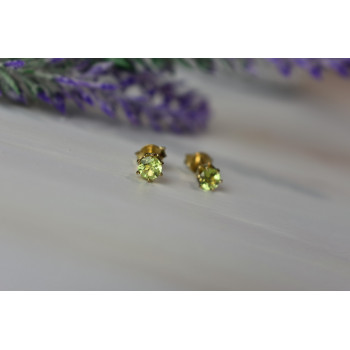 Sky Jewelry Серебряные серьги-гвоздики в позолоте с камнем Перидот/ Хризолит