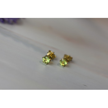 Sky Jewelry Серебряные серьги-гвоздики в позолоте с камнем Перидот/ Хризолит