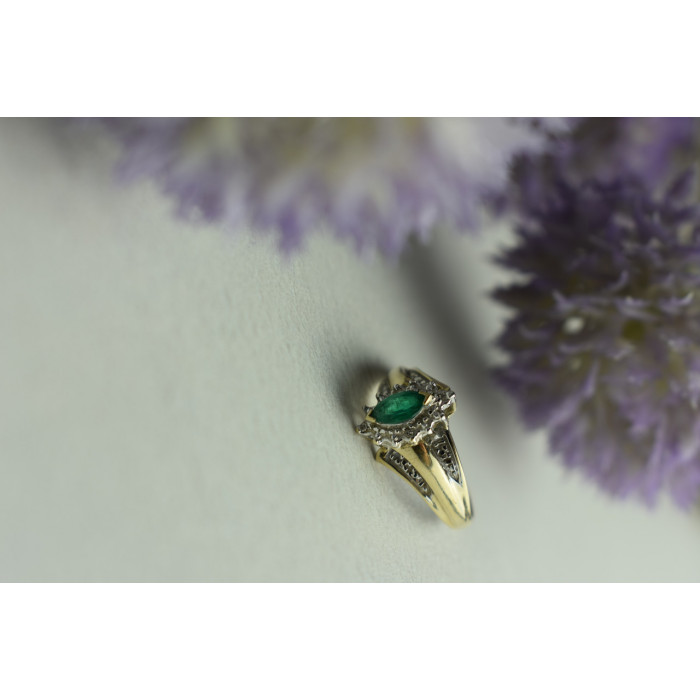 Sky Jewelry Золотое кольцо 10К (417 проба) с камнем Демантоид и маленькими бриллиантами