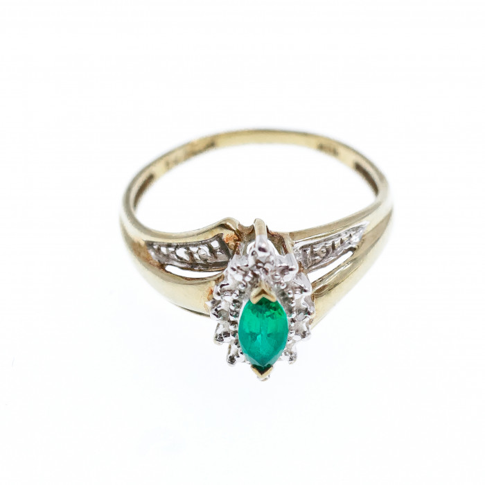 Sky Jewelry Золотое кольцо 10К (417 проба) с камнем Демантоид и маленькими бриллиантами