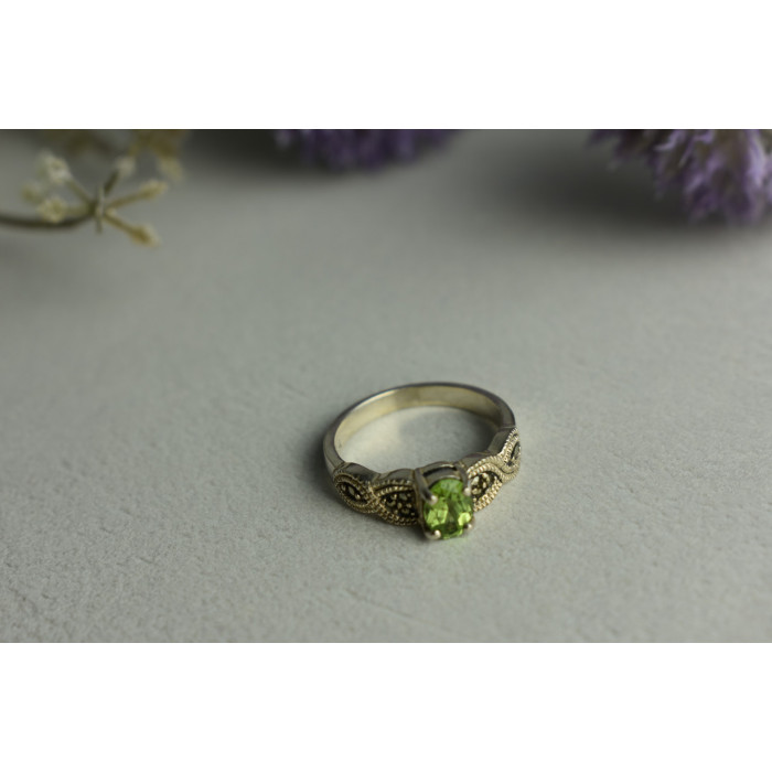 Sky Jewelry Серебряное кольцо 925 пробы с Хризолитом и камнями Морион