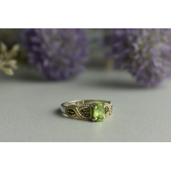 Sky Jewelry Серебряное кольцо 925 пробы с Хризолитом и камнями Морион