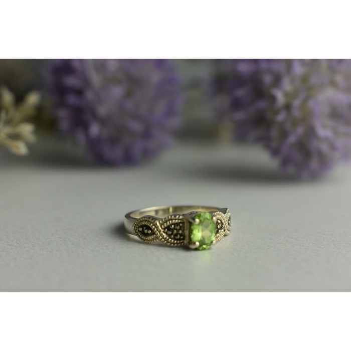 Sky Jewelry Серебряное кольцо 925 пробы с Хризолитом и камнями Морион