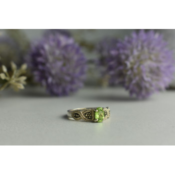 Sky Jewelry Серебряное кольцо 925 пробы с Хризолитом и камнями Морион