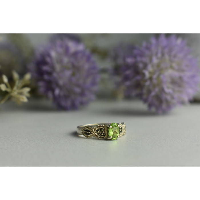 Sky Jewelry Серебряное кольцо 925 пробы с Хризолитом и камнями Морион