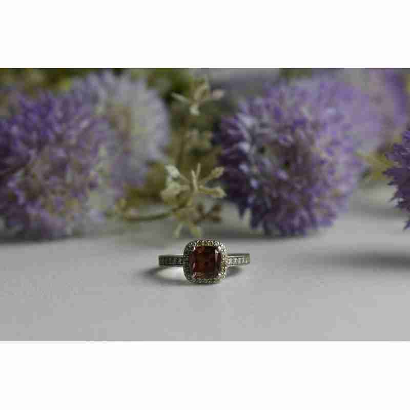 Sky Jewelry Серебряное кольцо с камнем Гессонит и фианитами