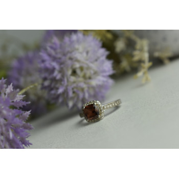 Sky Jewelry Серебряное кольцо с камнем Гессонит и фианитами