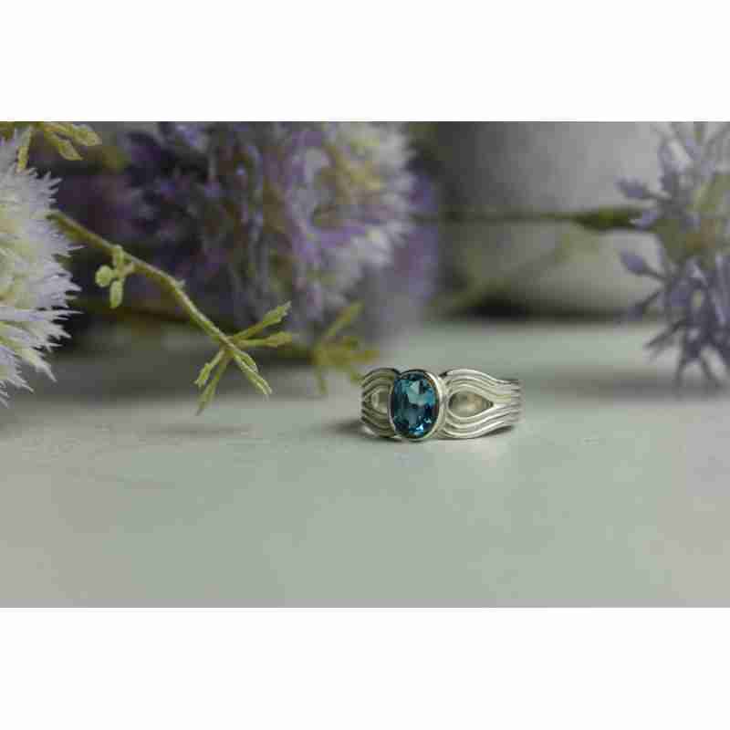 Sky Jewelry Серебряное кольцо 925 пробы с Ярко-Синей Шпинелью