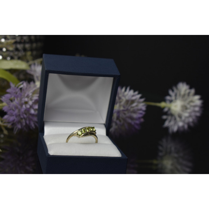 Sky Jewelry Серебряное кольцо 925 пробы с зеленым камнем Перидот