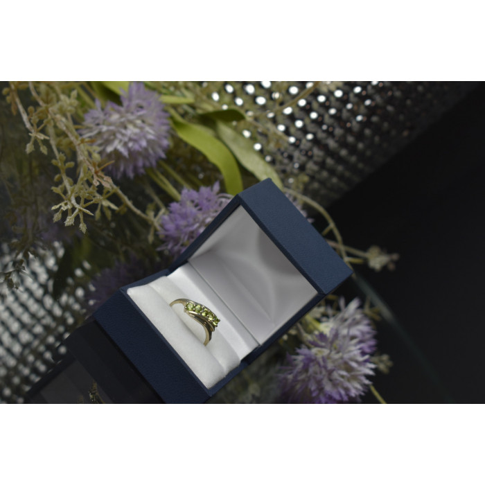 Sky Jewelry Серебряное кольцо 925 пробы с зеленым камнем Перидот