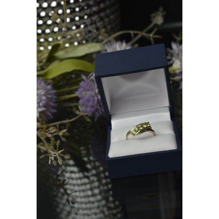 Sky Jewelry Серебряное кольцо 925 пробы с зеленым камнем Перидот