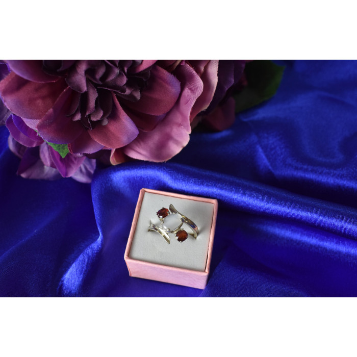Sky Jewelry Серебряное кольцо  с Гранатом и Лунным Камнем