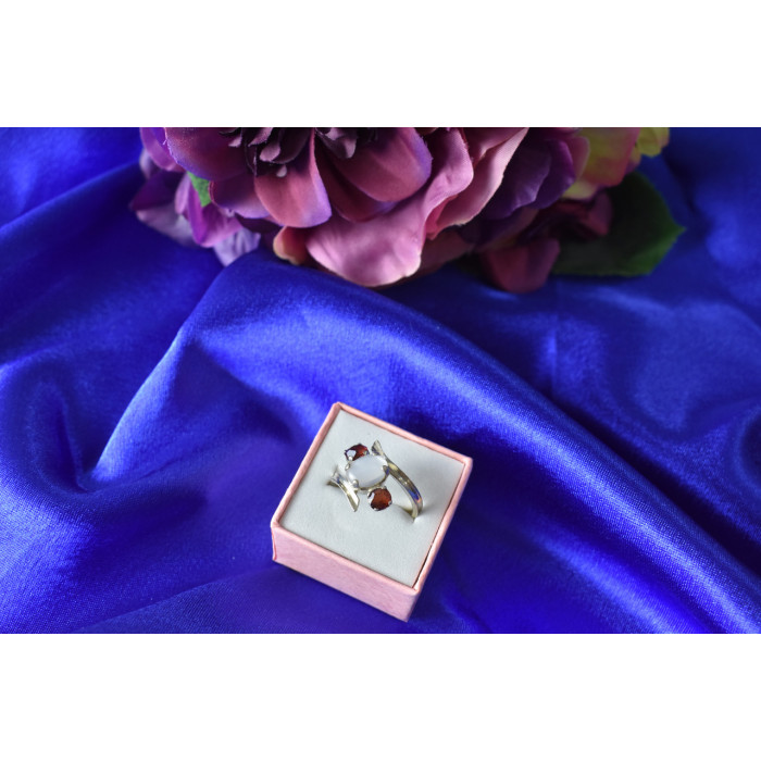Sky Jewelry Серебряное кольцо  с Гранатом и Лунным Камнем