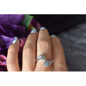 Sky Jewelry Серебряное кольцо с Синей и Бесцветной Шпинелью *Цветы