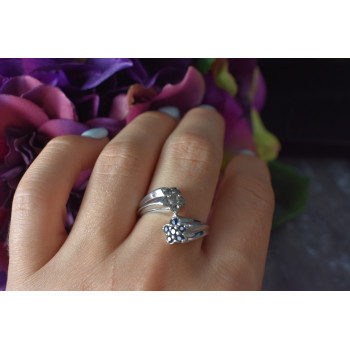 Sky Jewelry Серебряное кольцо с Синей и Бесцветной Шпинелью *Цветы