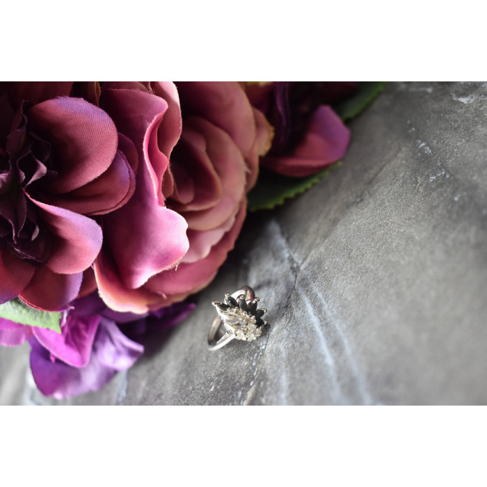 Sky Jewelry Серебряное кольцо 925 пробы с темно-синей Шпинелью и фианитами