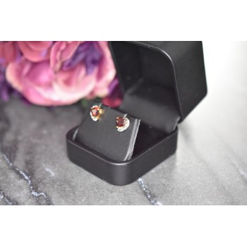 Sky Jewelry Серебряные серьги в позолоте  с гранатом  и камнями бесцветный Сапфир