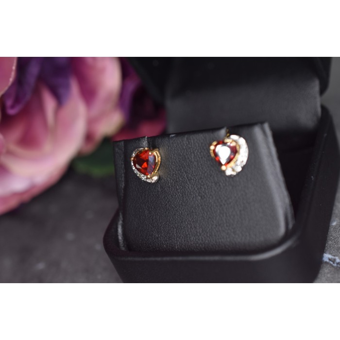 Sky Jewelry Серебряные серьги в позолоте  с гранатом  и камнями бесцветный Сапфир