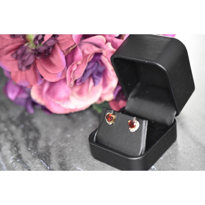 Sky Jewelry Серебряные серьги в позолоте  с гранатом  и камнями бесцветный Сапфир