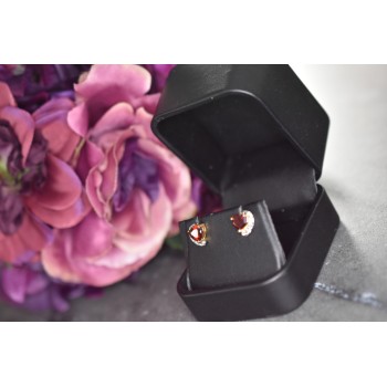 Sky Jewelry Серебряные серьги в позолоте  с гранатом  и камнями бесцветный Сапфир