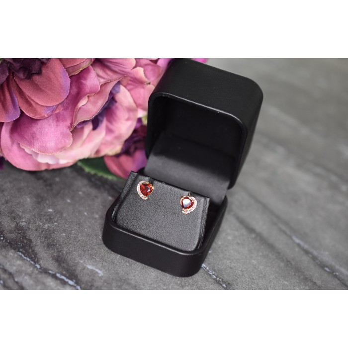 Sky Jewelry Серебряные серьги в позолоте  с гранатом  и камнями бесцветный Сапфир