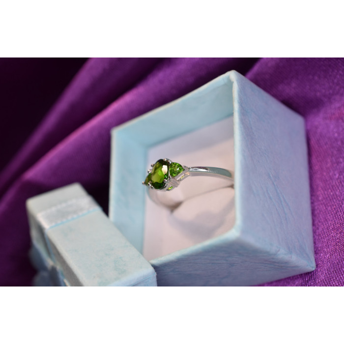 Sky Jewelry Серебряное кольцо с камнем Перидот 925 проба