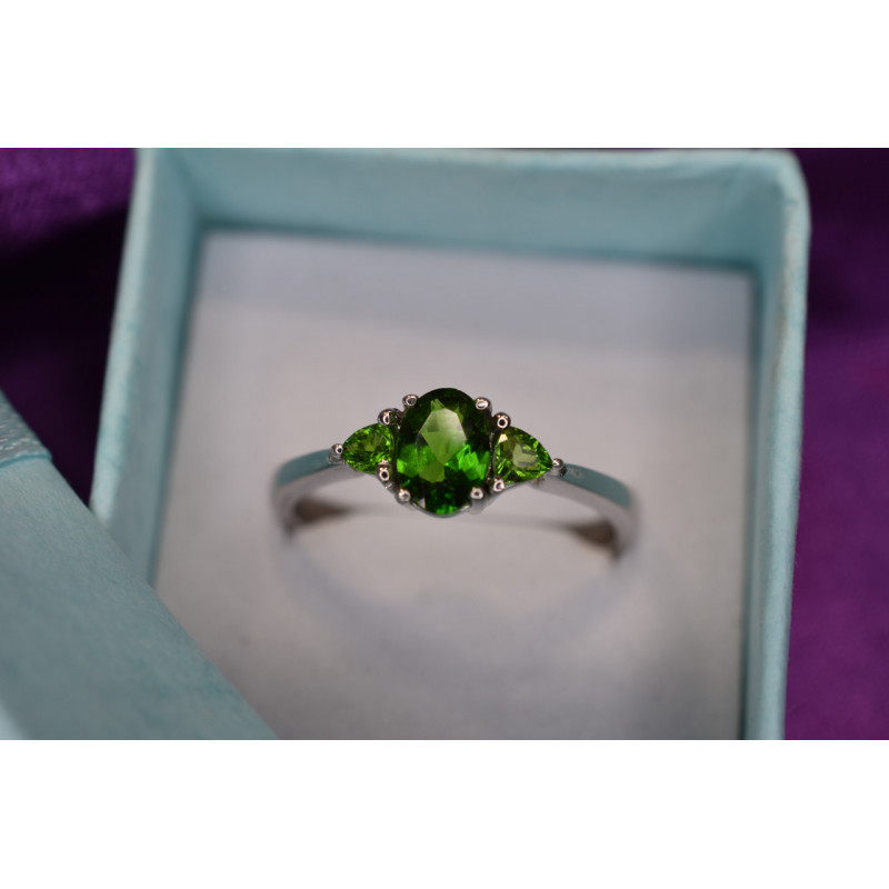 Sky Jewelry Серебряное кольцо с камнем Перидот 925 проба