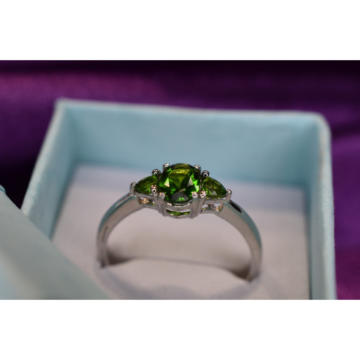 Sky Jewelry Серебряное кольцо с камнем Перидот 925 проба