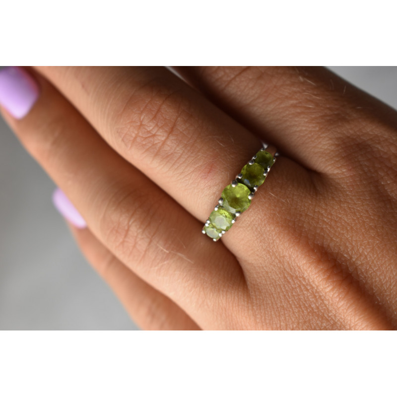 Sky Jewelry Серебряное кольцо с Перидотом  925 проба