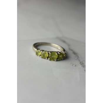 Sky Jewelry Серебряное кольцо с Перидотом  925 проба