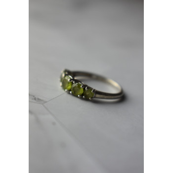 Sky Jewelry Серебряное кольцо с Перидотом  925 проба
