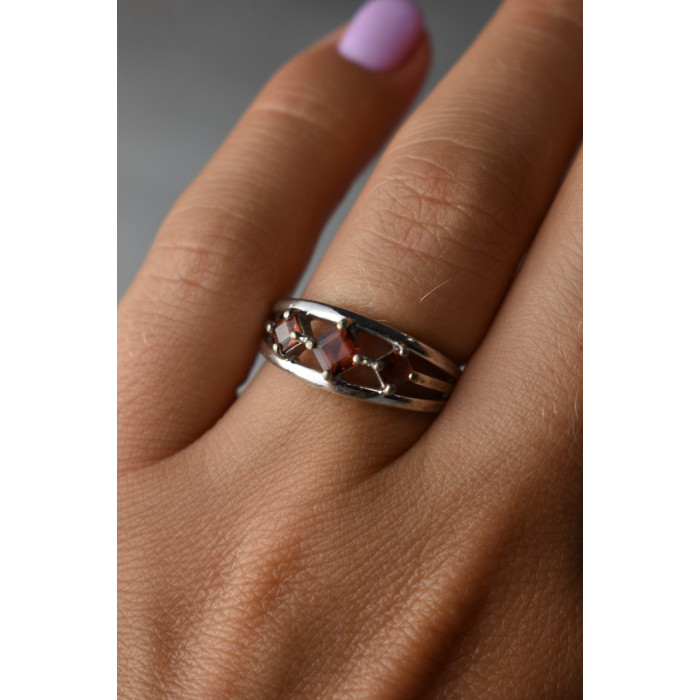 Sky Jewelry Серебряное кольцо 925 проба с Гранатом * 3 Граната*