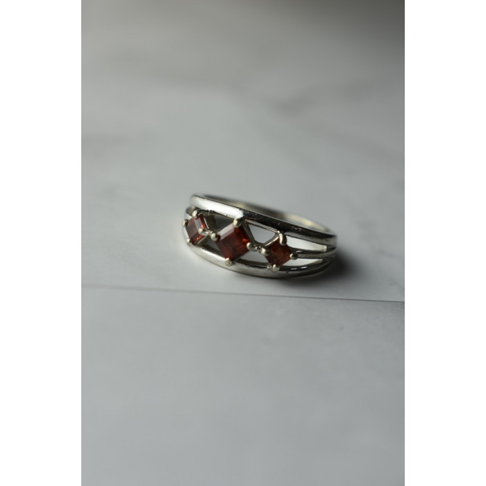 Sky Jewelry Серебряное кольцо 925 проба с Гранатом * 3 Граната*