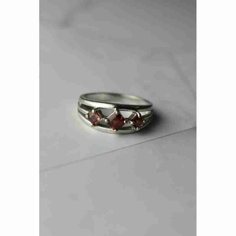 Sky Jewelry Серебряное кольцо 925 проба с Гранатом * 3 Граната*