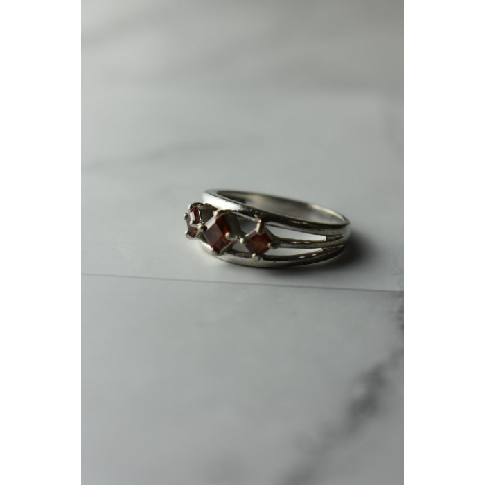 Sky Jewelry Серебряное кольцо 925 проба с Гранатом * 3 Граната*