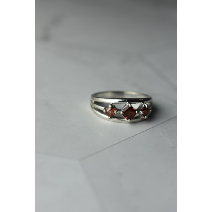 Sky Jewelry Серебряное кольцо 925 проба с Гранатом * 3 Граната*