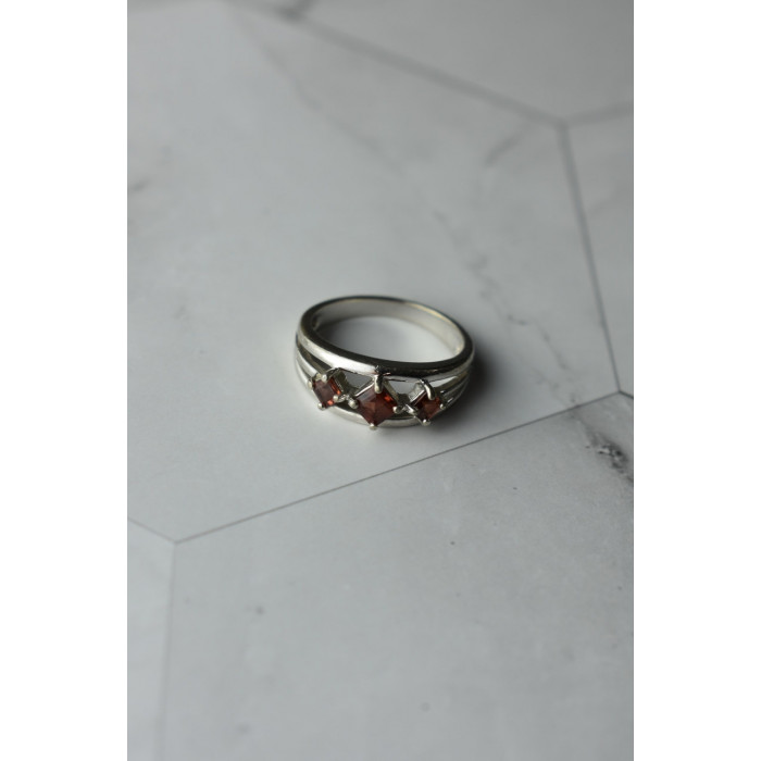 Sky Jewelry Серебряное кольцо 925 проба с Гранатом * 3 Граната*
