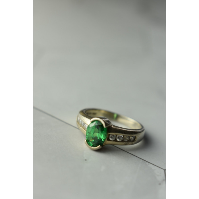 Sky Jewelry Серебряное кольцо с камнем Демантоид и фианитами